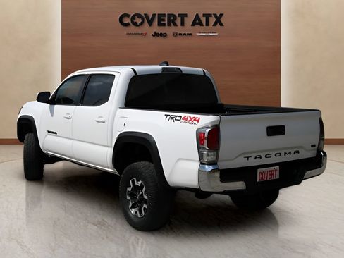 Used 2020 Toyota Tacoma TRD Off-Road AWD/4WD image 3