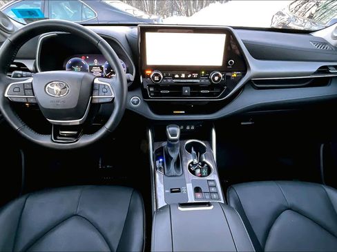 Certified 2025 Toyota Highlander Limited image 14