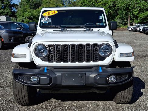 Certified 2024 Jeep Wrangler Unlimited w/ Convenience Group AWD/4WD image 2
