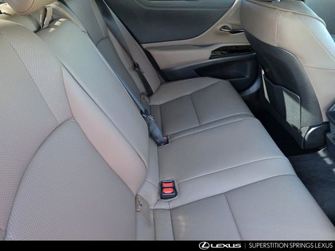 Used 2025 Lexus ES 300h 300h w/ Premium Package image 30