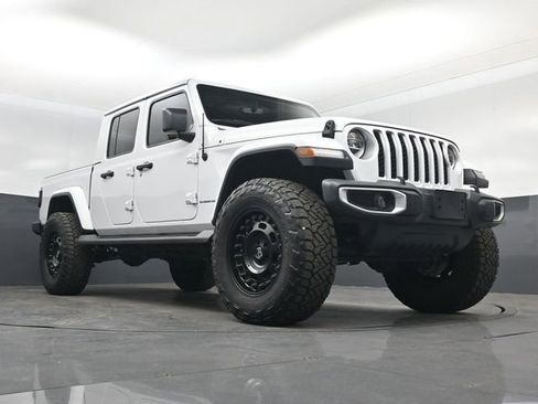 Used 2020 Jeep Gladiator Overland image 32