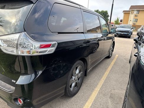Used 2015 Toyota Sienna SE FWD image 3