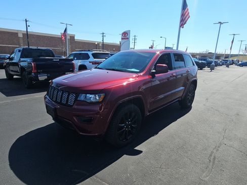 Used 2020 Jeep Grand Cherokee Altitude image 7