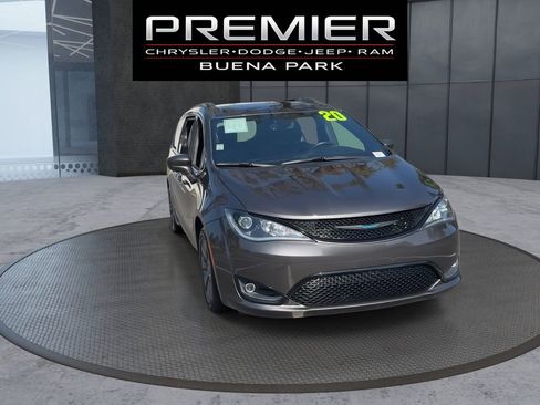 Used 2020 Chrysler Pacifica Touring-L w/ S Appearance Package FWD image 3