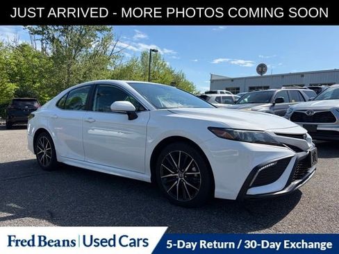 Used 2024 Toyota Camry SE w/ Convenience Package FWD image 1