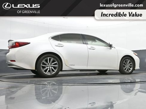 Used 2017 Lexus ES 300h w/ Luxury Package FWD image 12
