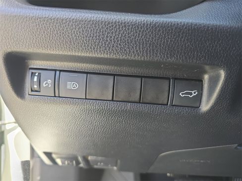Used 2019 Toyota RAV4 XLE w/ Convenience Package image 28