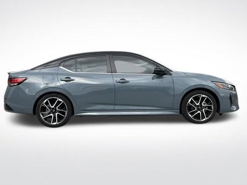 Used 2024 Nissan Sentra SR w/ SR Premium Package image 12