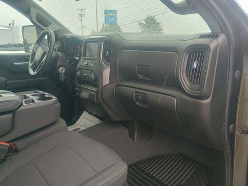 Used 2023 Chevrolet Silverado 2500 Custom w/ Custom Convenience Package image 17