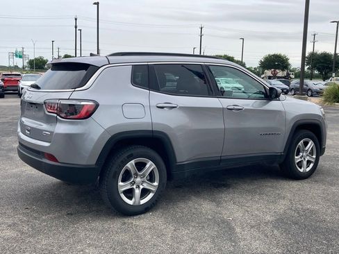 Used 2024 Jeep Compass Latitude AWD/4WD image 5