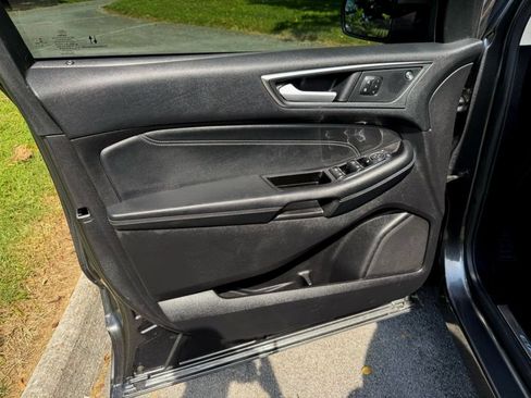 Used 2020 Ford Edge Titanium FWD image 15