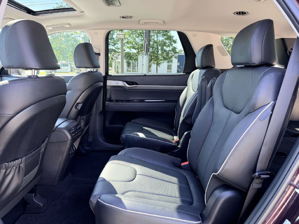 Used 2023 Hyundai Palisade SEL w/ Premium Package AWD/4WD image 17