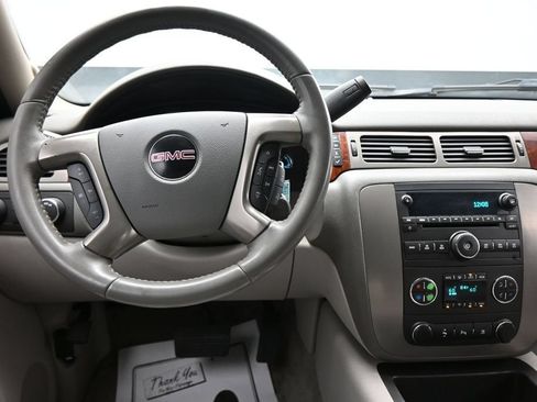 Used 2011 GMC Yukon XL SLT w/ SLT-2 Equipment Package AWD/4WD image 15
