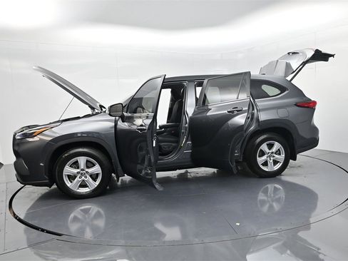 Used 2023 Toyota Highlander L image 61