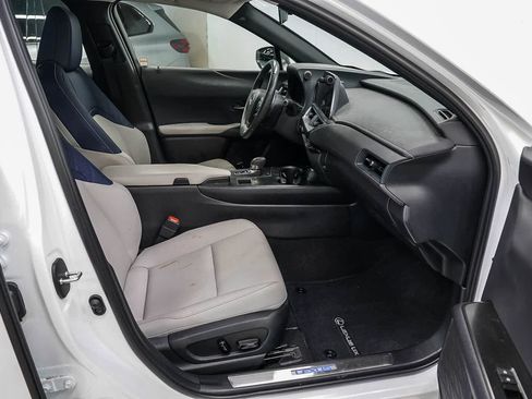 Used 2025 Lexus UX 300h FWD w/ Accessory Package (Z2) image 17