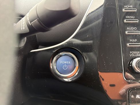 Certified 2022 Toyota Prius L Eco image 16