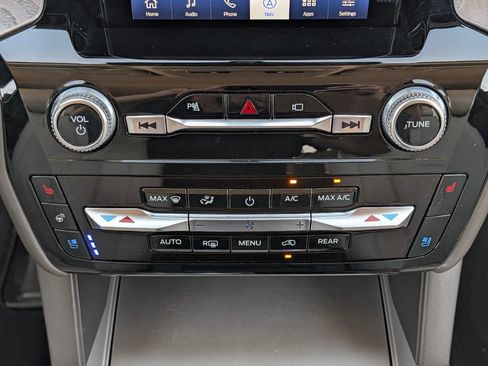 Certified 2022 Ford Explorer Platinum w/ Technology Package AWD/4WD image 18
