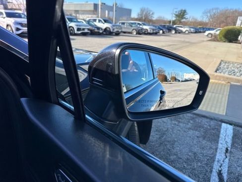 Certified 2022 Volkswagen Tiguan SEL R-Line image 37