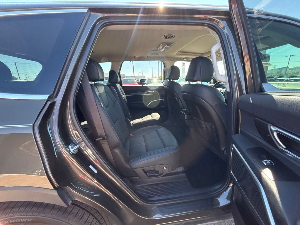 Used 2024 Kia Telluride EX w/ EX Captain's Chair Package AWD/4WD image 38
