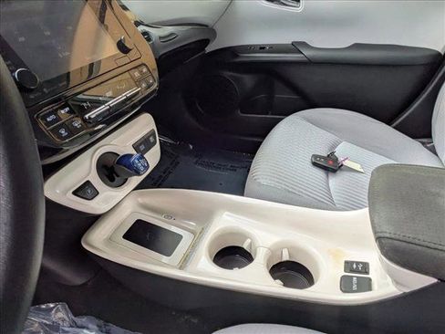 Used 2017 Toyota Prius Three image 16