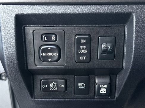 Used 2019 Toyota Tundra SR5 w/ SR5 Upgrade Package image 26