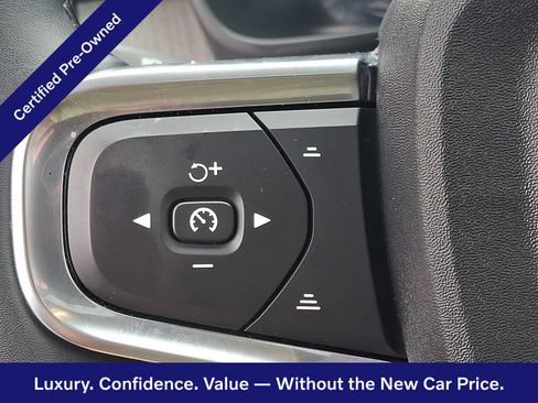 Certified 2025 Volvo XC40 B5 Plus AWD/4WD image 22