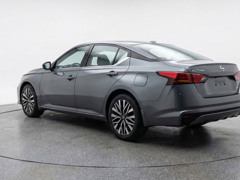 Used 2025 Nissan Altima 2.5 SV image 6