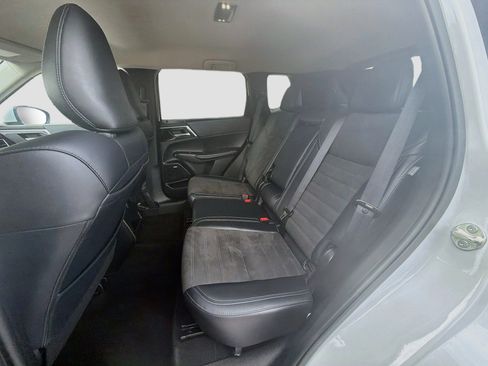 Used 2025 Mitsubishi Outlander SE AWD/4WD image 29