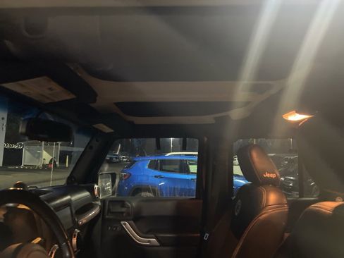 Used 2013 Jeep Wrangler Unlimited Freedom Edition image 10