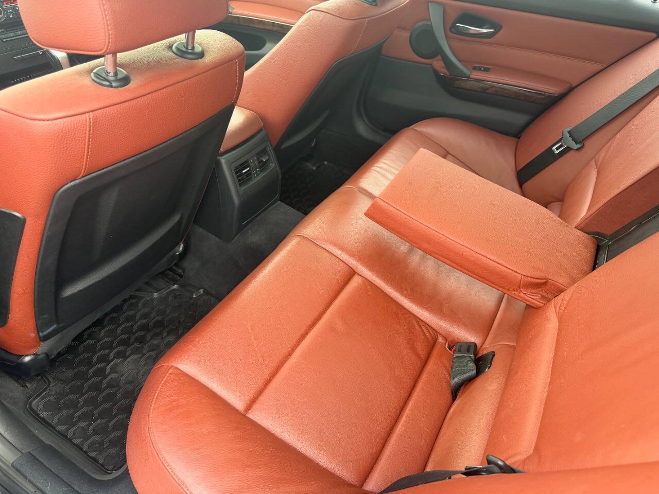 Used 2011 BMW 335i xDrive Sedan AWD/4WD image 19