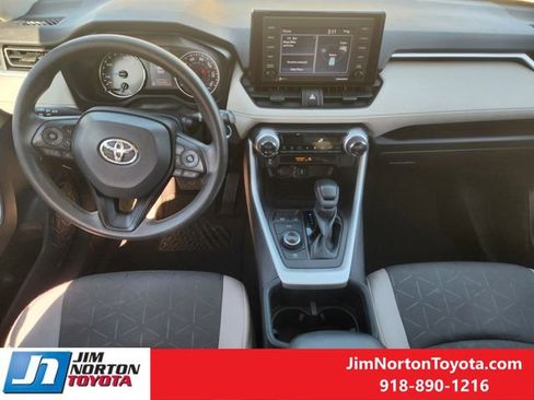 Used 2022 Toyota RAV4 XLE image 28