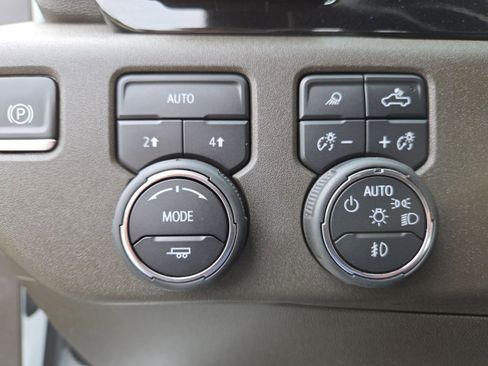 Used 2024 Chevrolet Silverado 1500 LTZ w/ Technology Package image 8