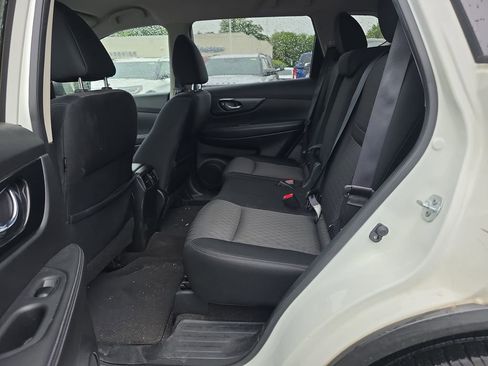Used 2017 Nissan Rogue SV AWD/4WD image 16