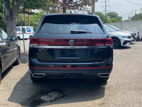 Certified 2025 Volkswagen Atlas SE w/ Panoramic Sunroof Package AWD/4WD image 3