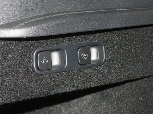 Used 2023 Tesla Model Y Long Range AWD/4WD image 44
