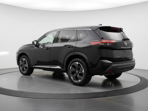 Used 2025 Nissan Rogue SV image 6