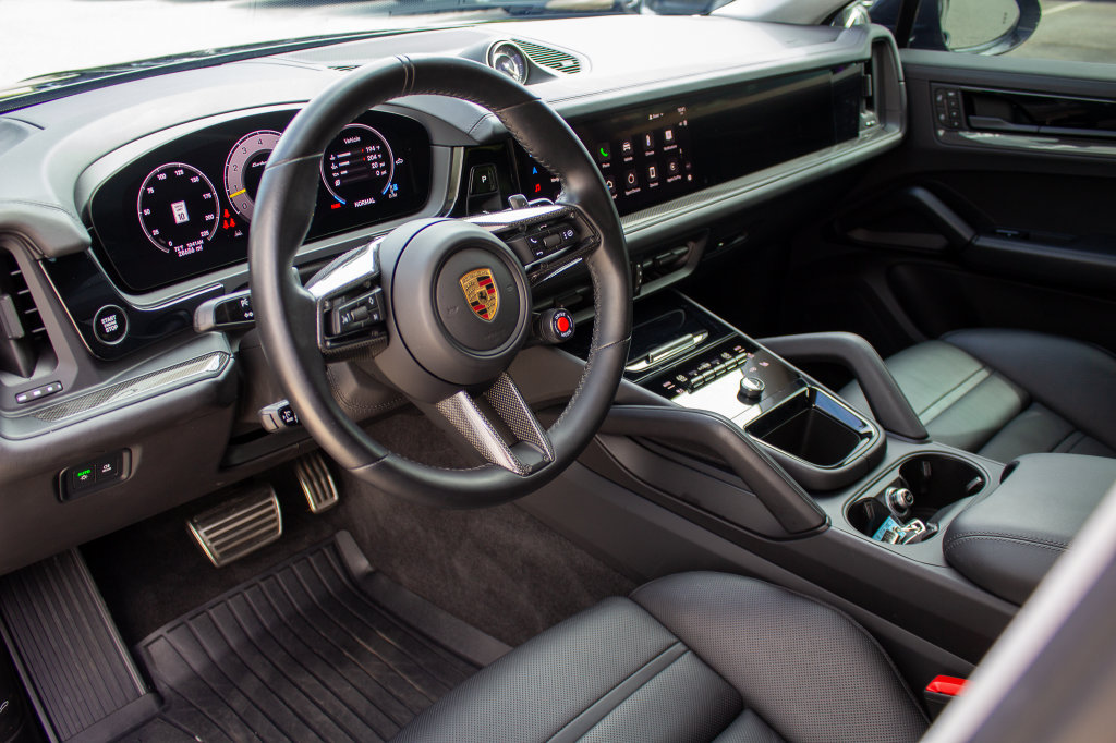 Used 2024 Porsche Cayenne Turbo GT AWD/4WD image 11