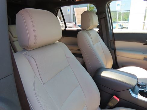 Used 2015 Ford Explorer Limited w/ Equipment Group 302A AWD/4WD image 35