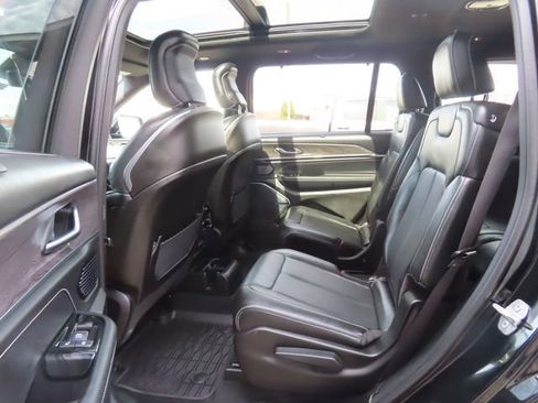 Used 2023 Jeep Grand Cherokee L Overland w/ Advanced Protech Group III image 22