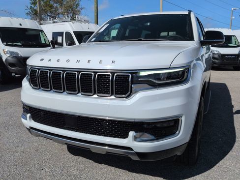 Used 2024 Jeep Wagoneer Series III AWD/4WD image 9