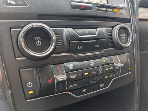 Used 2018 Ford Explorer XLT w/ Equipment Group 202A AWD/4WD image 18