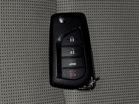 Used 2022 Toyota Corolla LE FWD image 32