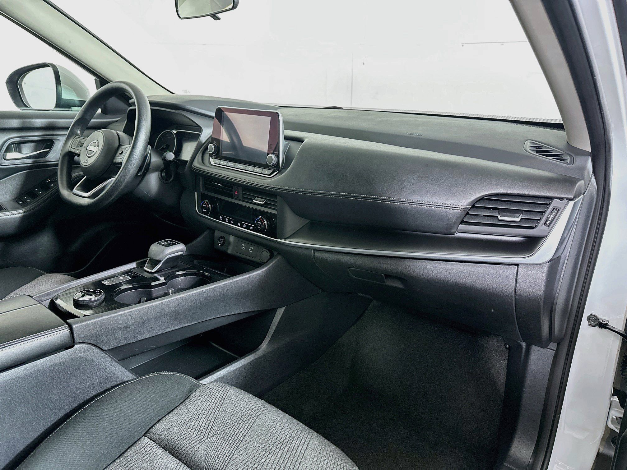 Used 2024 Nissan Rogue SV AWD/4WD image 26
