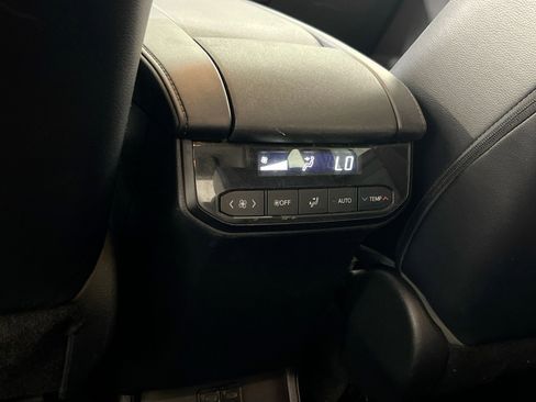 Used 2022 Toyota Highlander XLE image 24