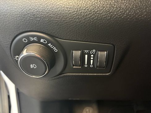 Used 2025 Jeep Compass Limited AWD/4WD image 16