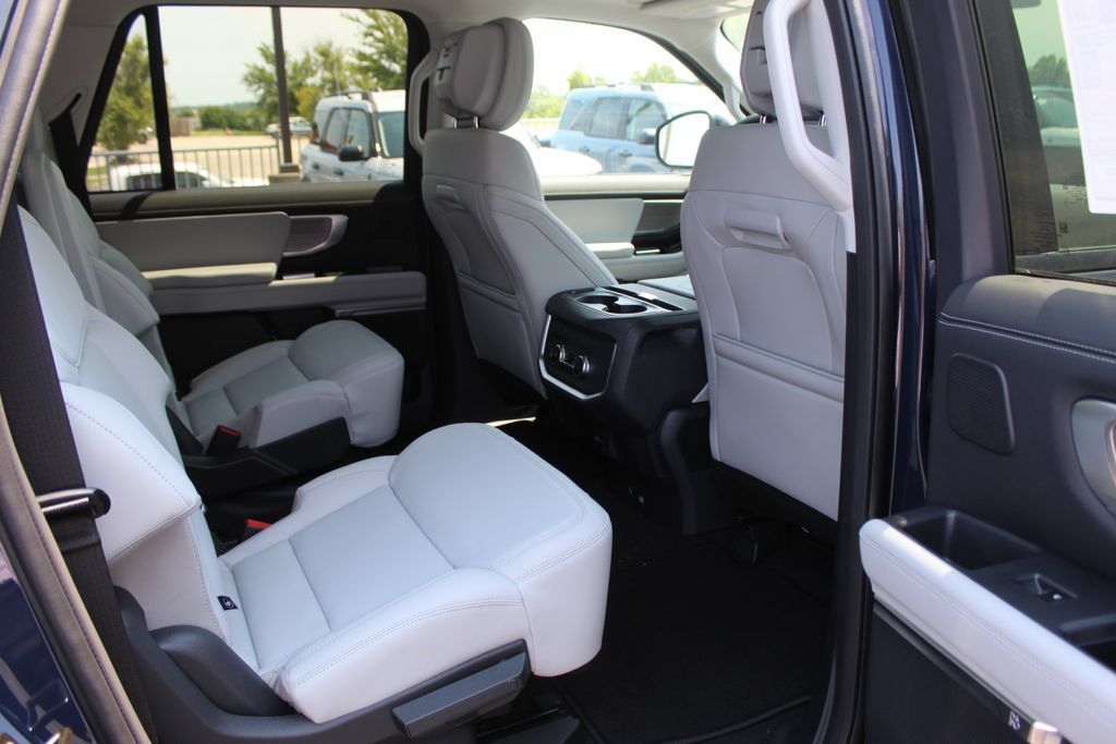 New 2027 Ford Expedition Max Platinum AWD/4WD image 14