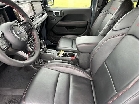 Used 2024 Jeep Wrangler Unlimited Rubicon image 9