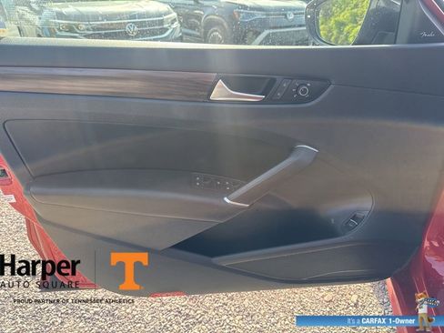 Used 2022 Volkswagen Passat 2.0T image 19