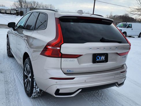 Used 2025 Volvo XC60 B5 Core image 11