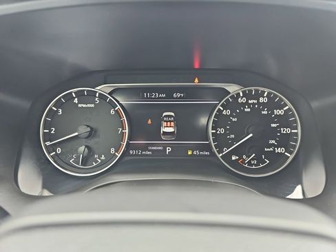 Used 2025 Nissan Rogue SV w/ SV Premium Package FWD image 24